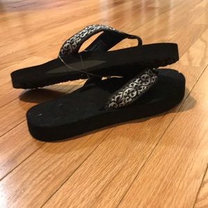 💫NWT Teva Flop-Flops💫